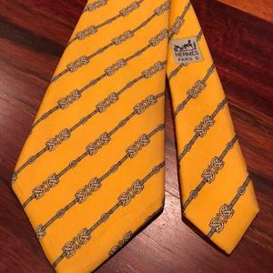 HERMÈS 100% silk tie